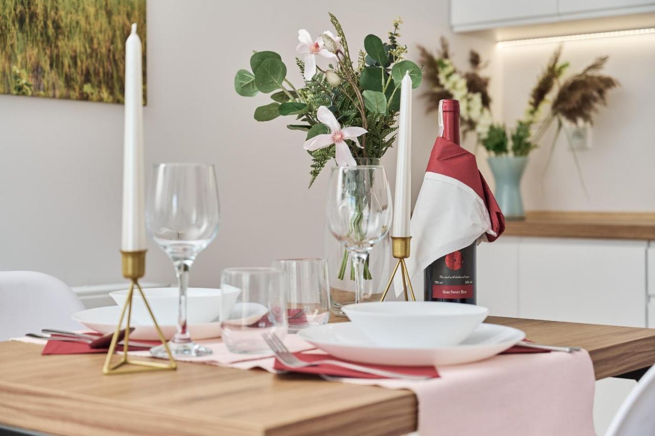 Modern Elegance Apartments Wroclaw With Ac By Noclegi Renters Extérieur photo