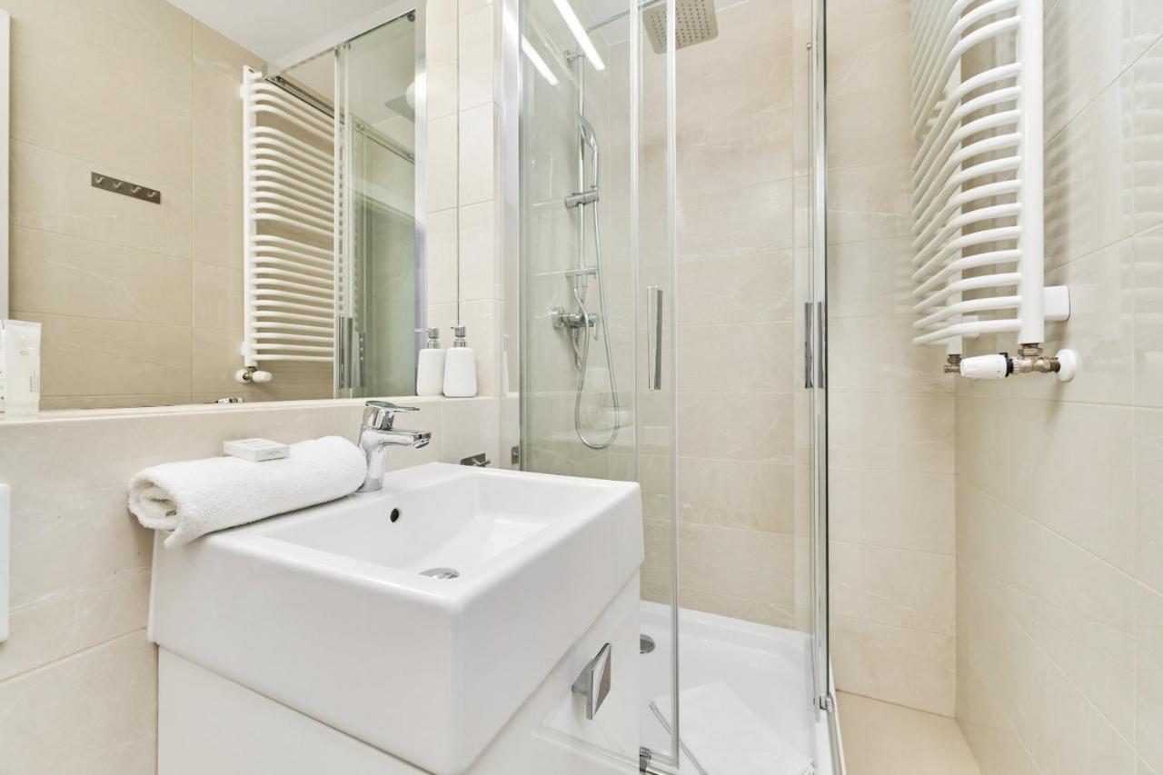 Modern Elegance Apartments Wroclaw With Ac By Noclegi Renters Extérieur photo
