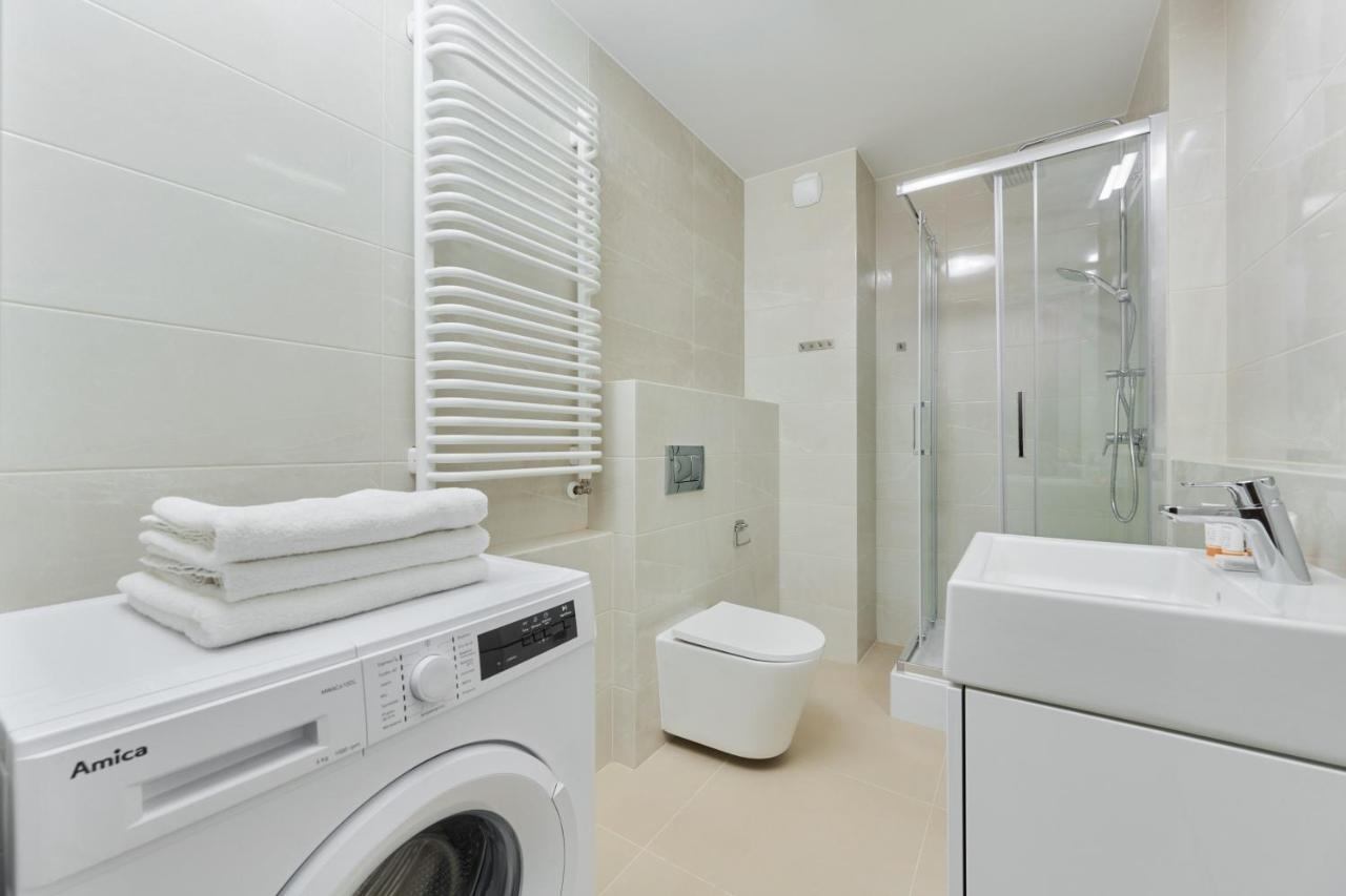 Modern Elegance Apartments Wroclaw With Ac By Noclegi Renters Extérieur photo